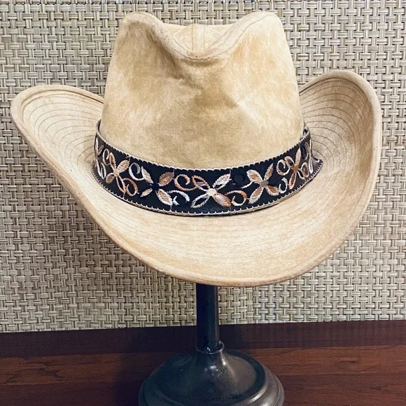 ?2xHP?VTG Tan Brushed Velvet Western Hat Floral Woven Band by Lanning Canada S P1260765__47401.1762371477.JPG?c=2 main image 2